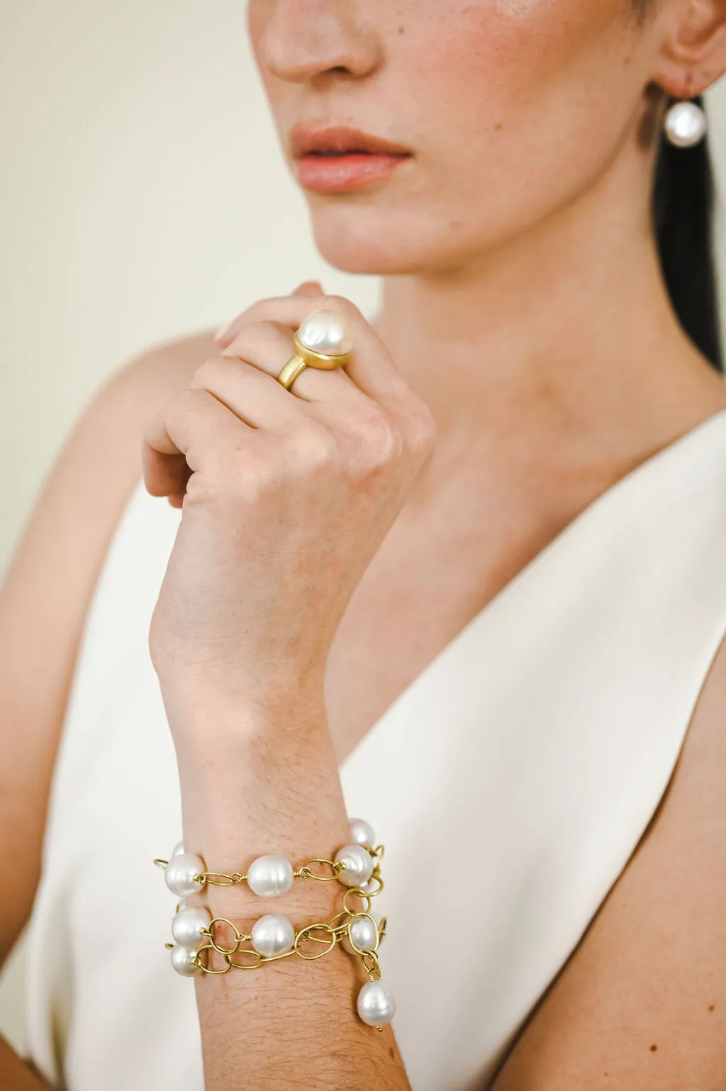 18 Karat Gold White South Sea Pearl Convertible Necklace   Bracelet