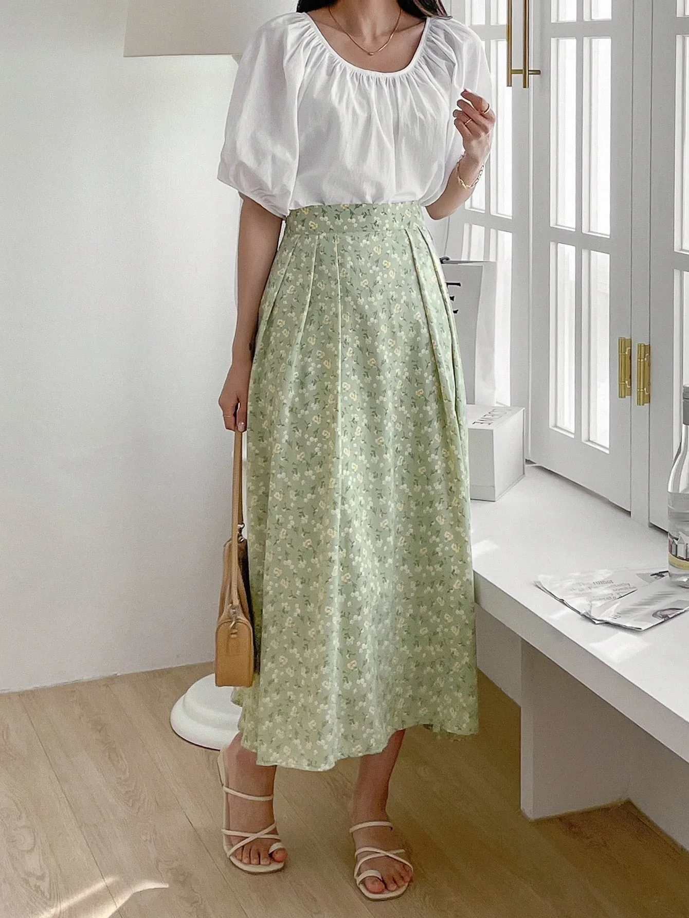 Ditsy Floral Fold Pleated Flared Skirt