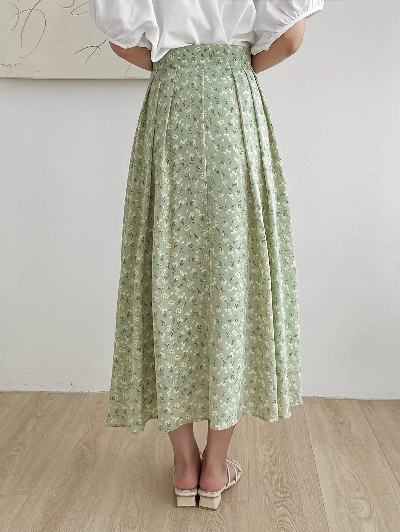 Ditsy Floral Fold Pleated Flared Skirt