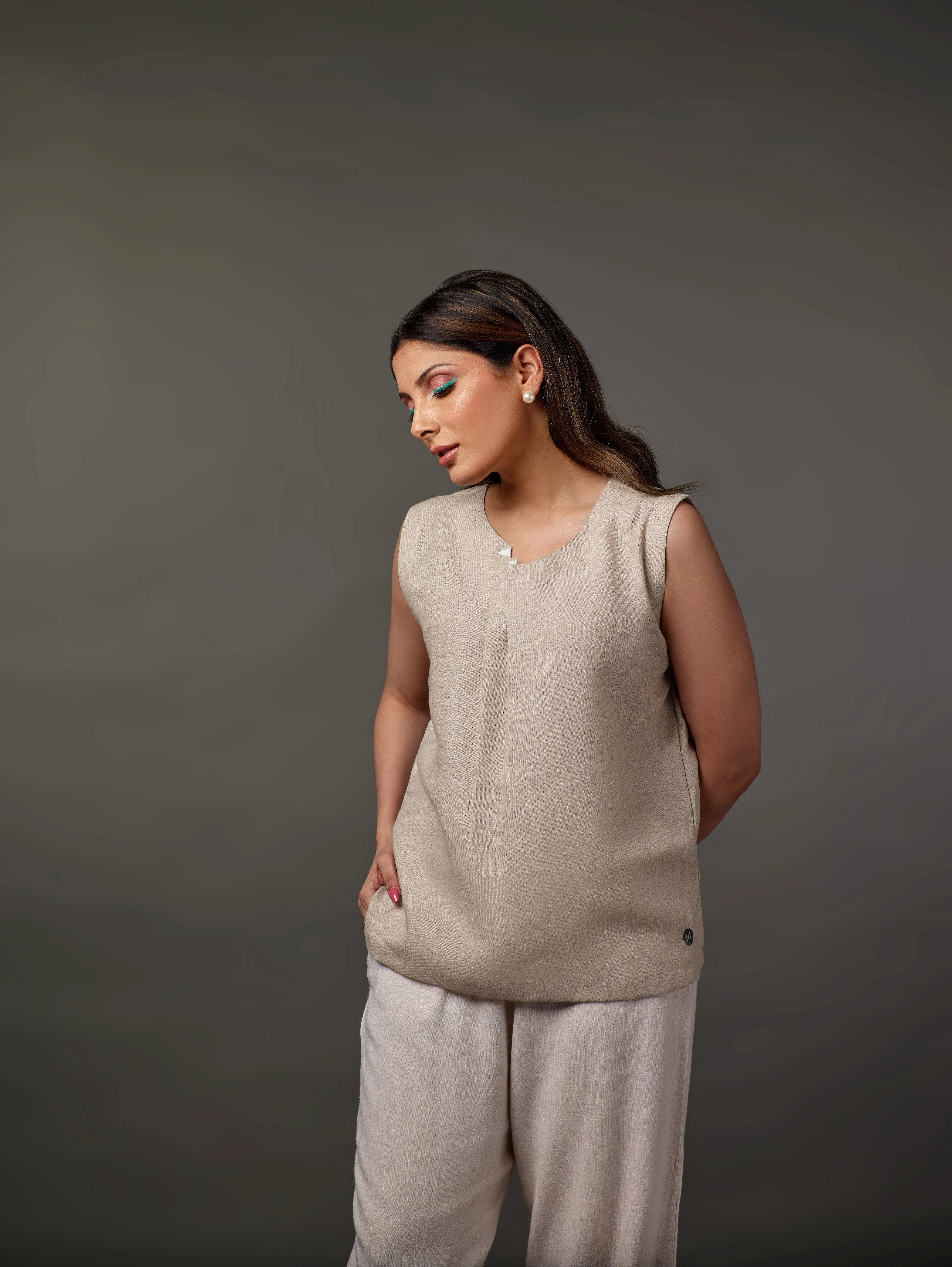 Linen Sleeveless Pleated Top