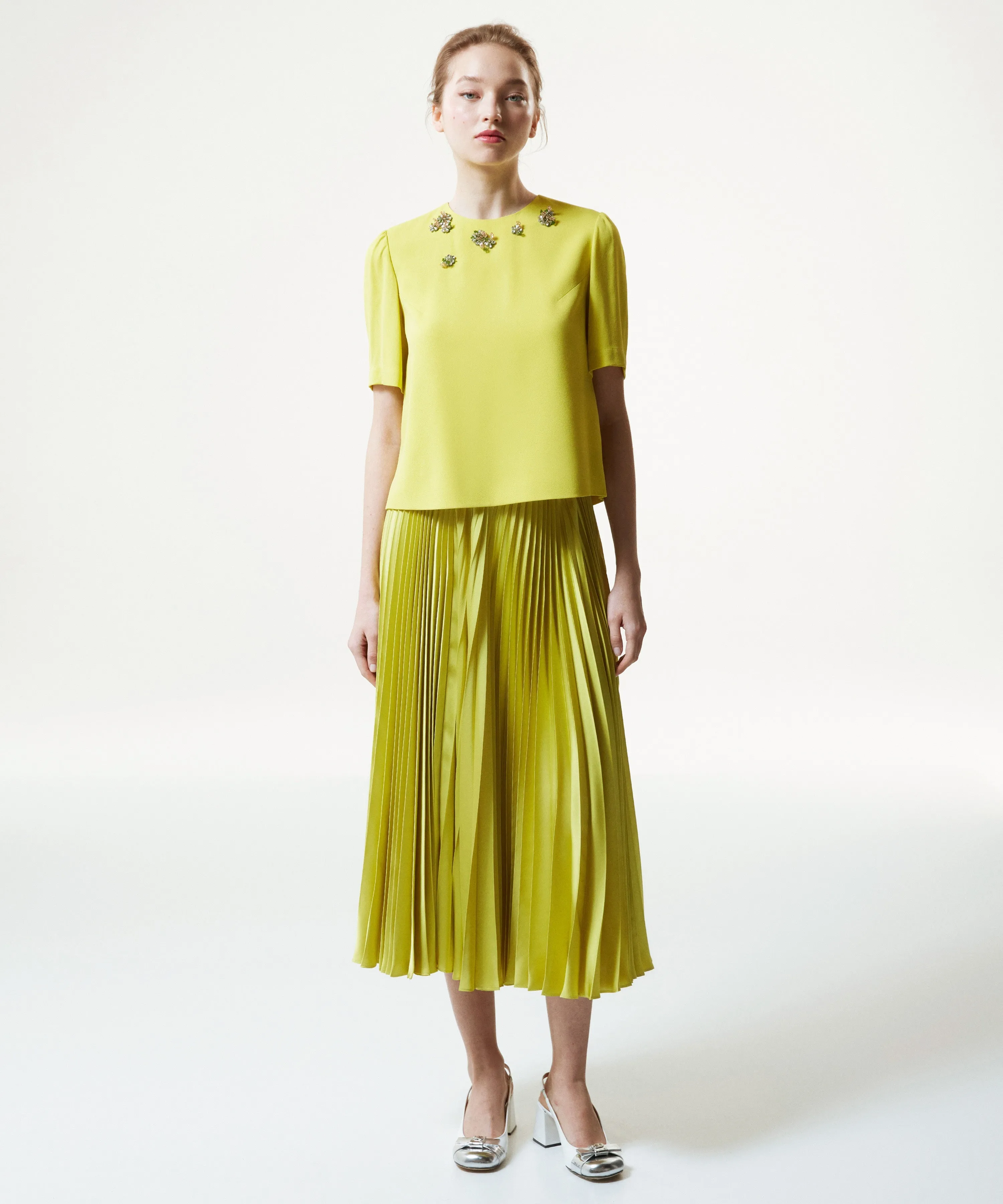 Machka Solid Pleated Midi Skirt Pistachio Green